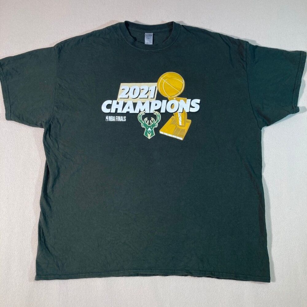 Milwaukee Bucks T-Shirt 2XL Dark Green 2021 Champions NBA Finals Memorabilia‎